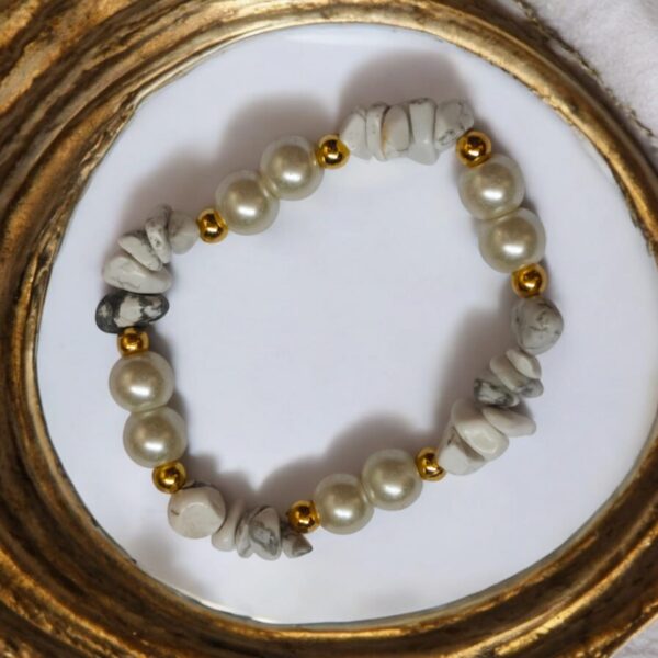 Crushed stones and pearl beads Bracelets. - Image 2