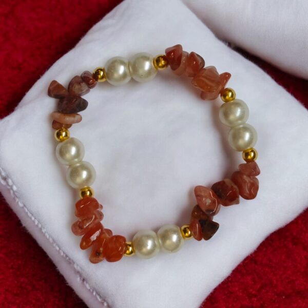 Crushed stones and pearl beads Bracelets. - Image 3