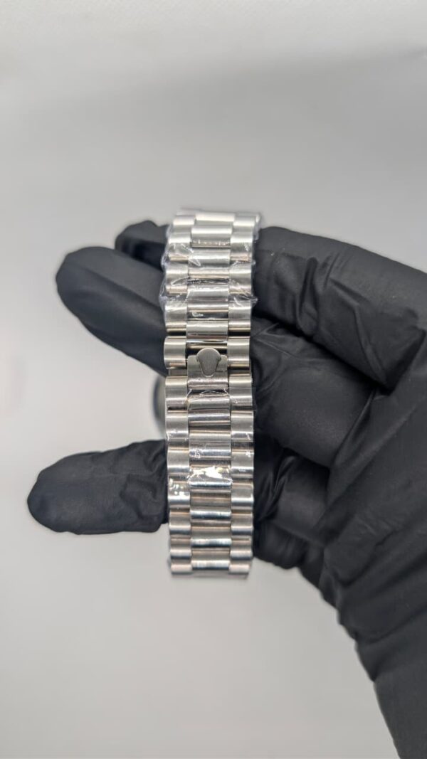 Rolex Oyster Perpetual Date Just Silver - Image 3